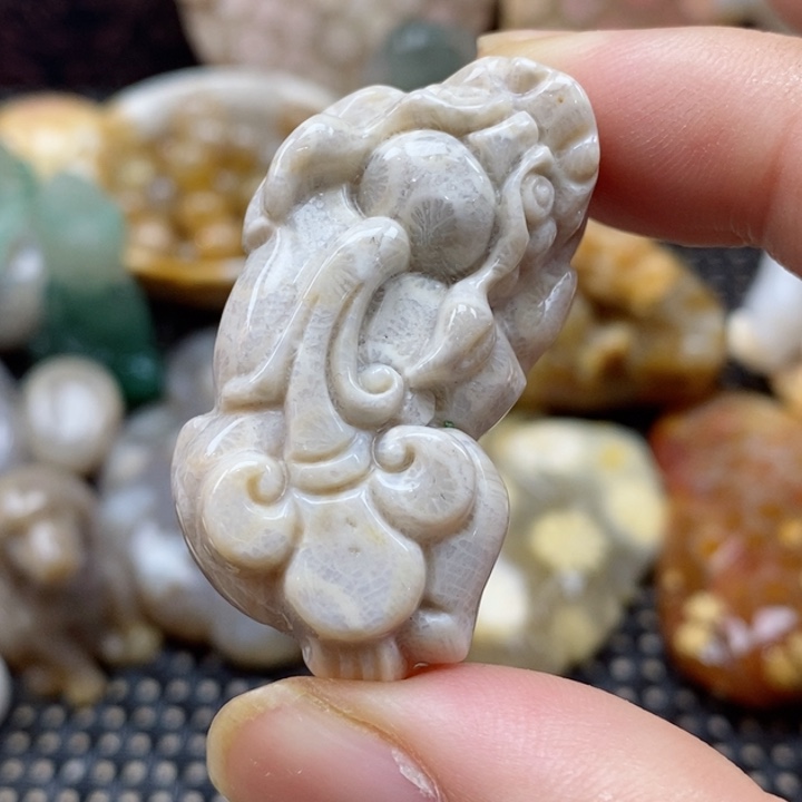 硅化珊瑚（珊瑚玉）颈饰未镶嵌