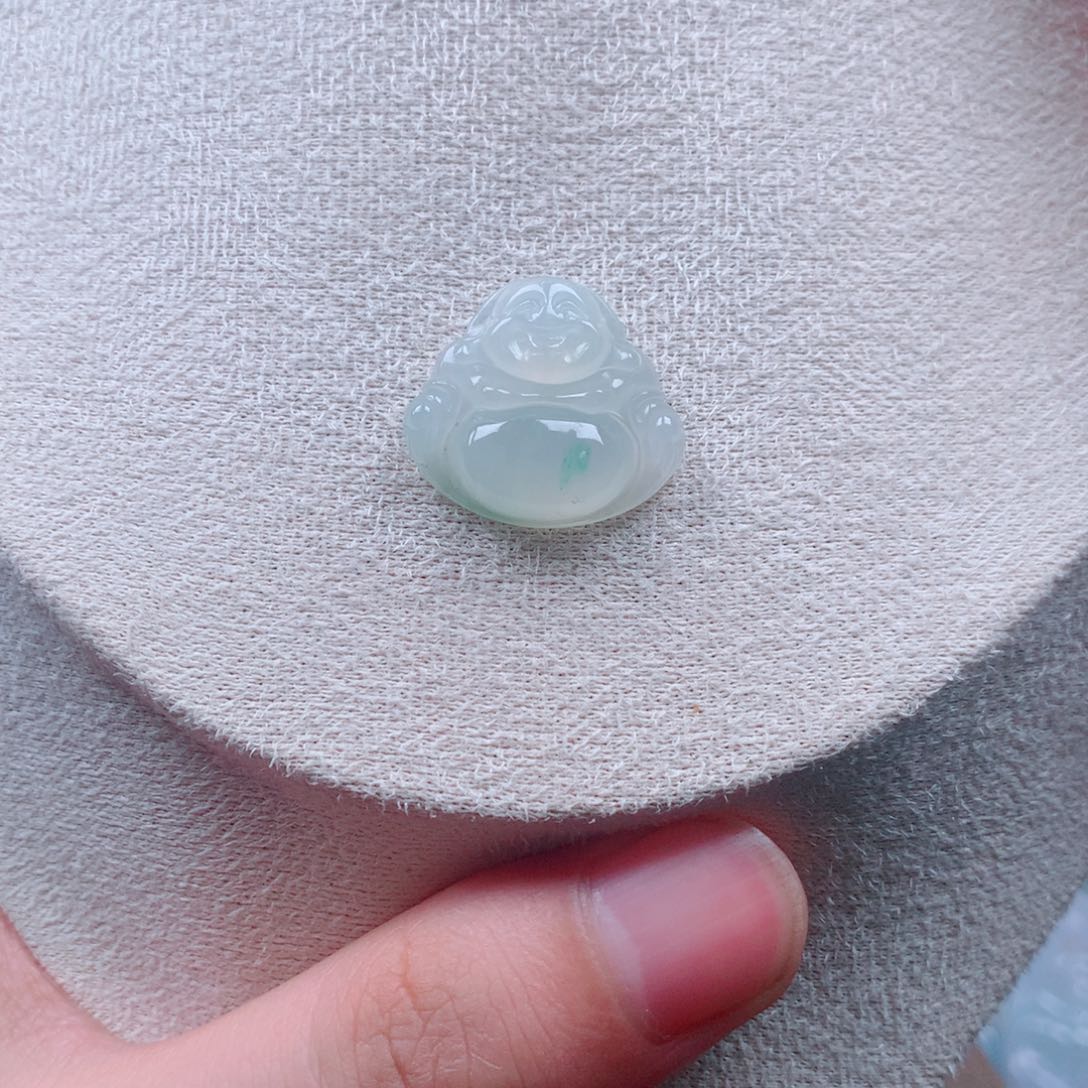 翡翠未镶嵌颈饰佛