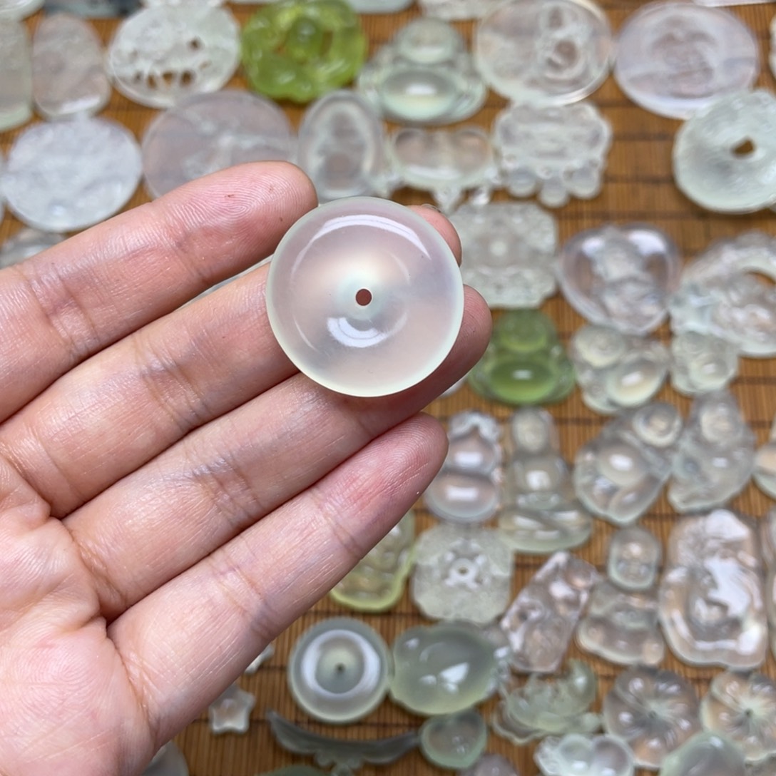 未镶嵌蛇纹石玉颈饰