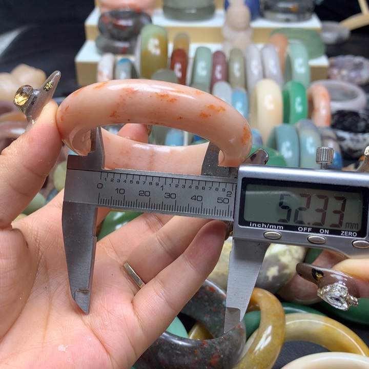 未镶嵌手镯石英质玉