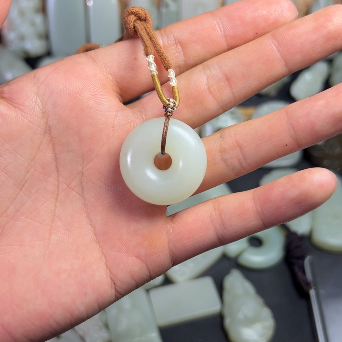 和田玉（青白玉）未镶嵌颈饰