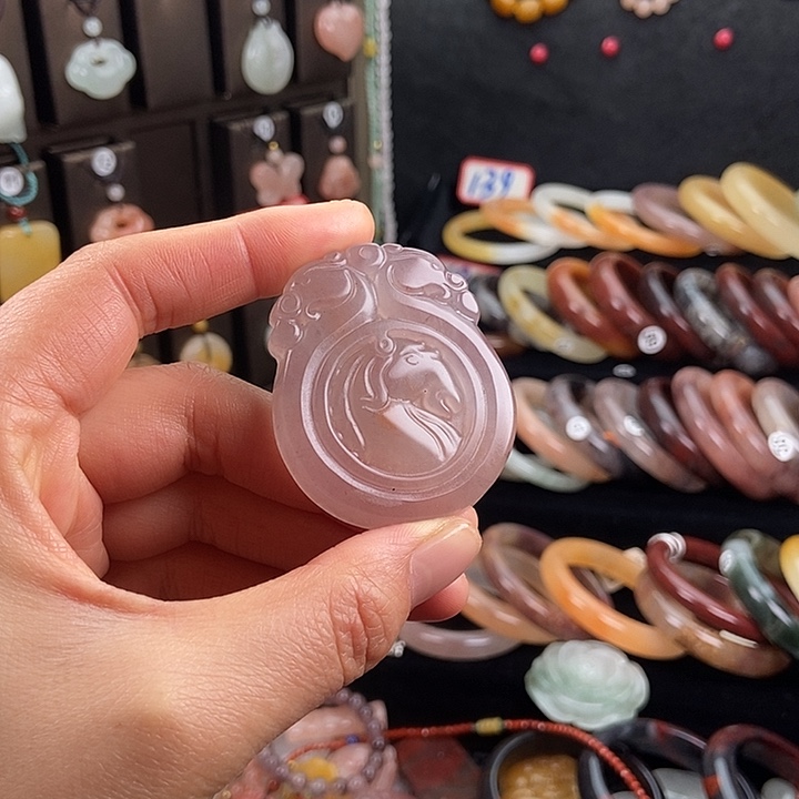 *****石英质玉未镶嵌颈饰