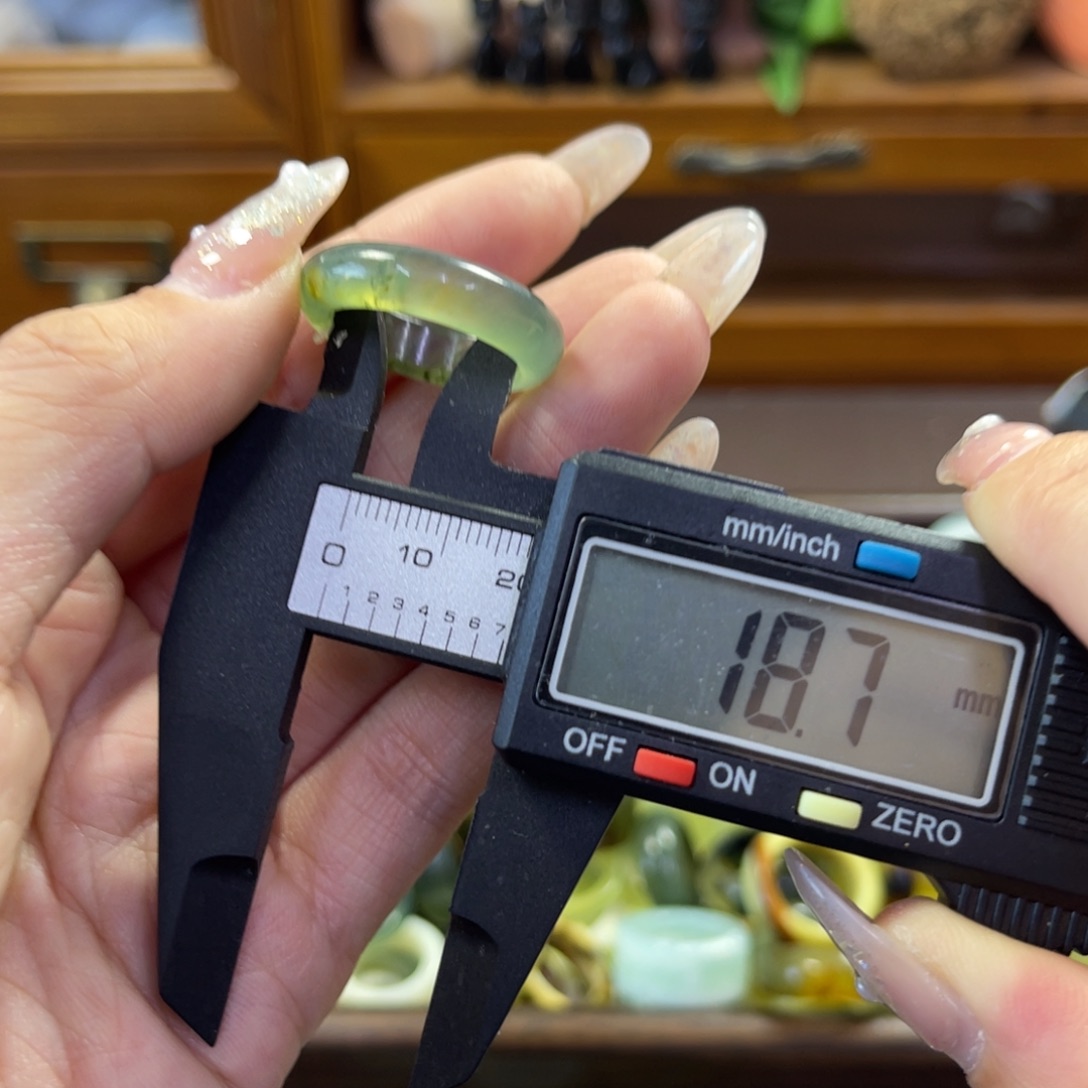 蛇纹石玉未镶嵌手镯74