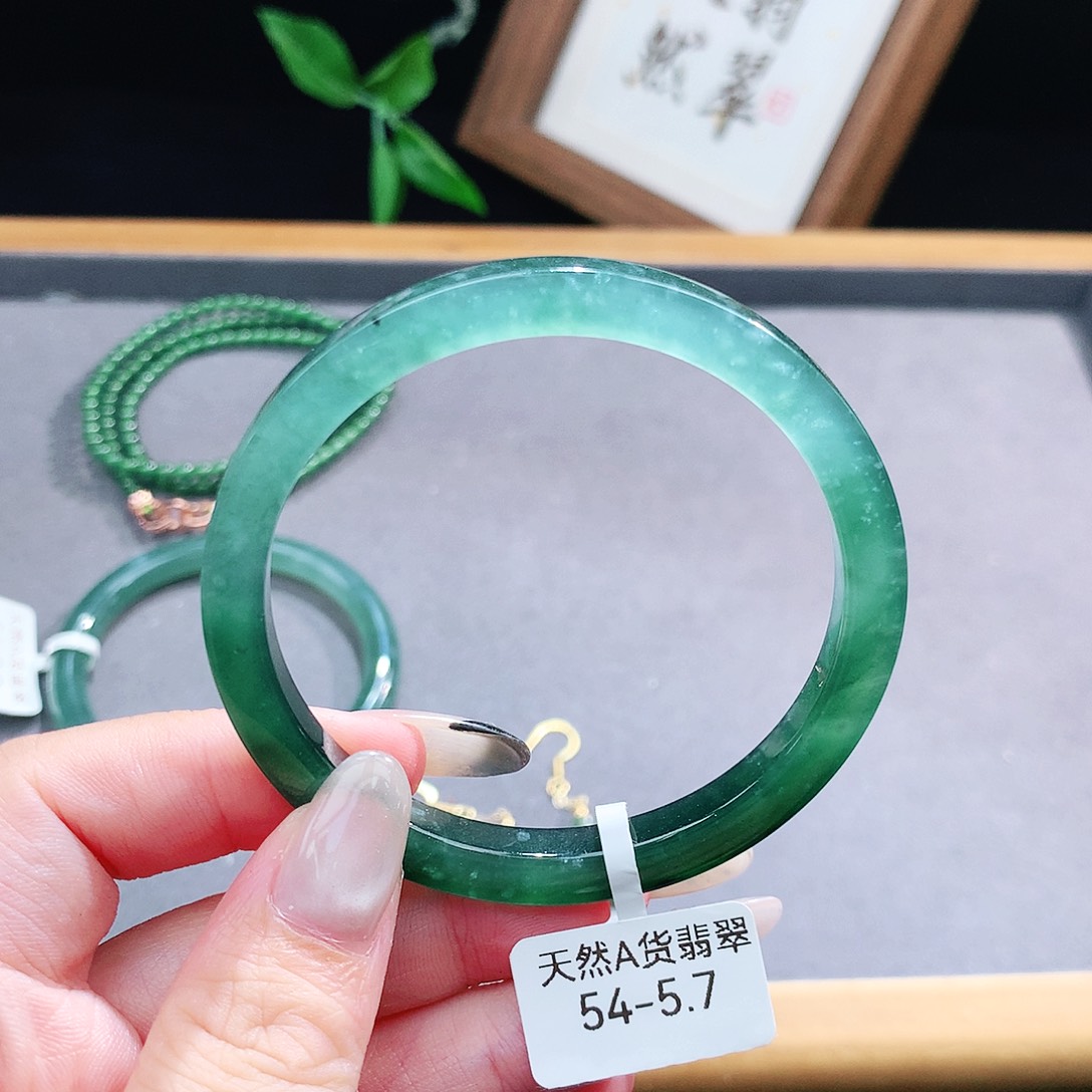 翡翠手镯（圆镯）未镶嵌