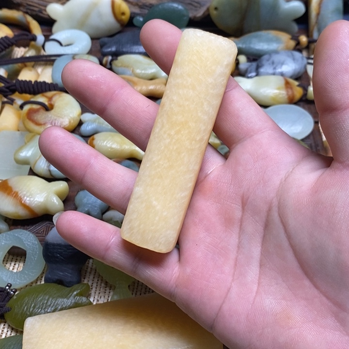 好***7蛇纹石玉未镶嵌颈饰