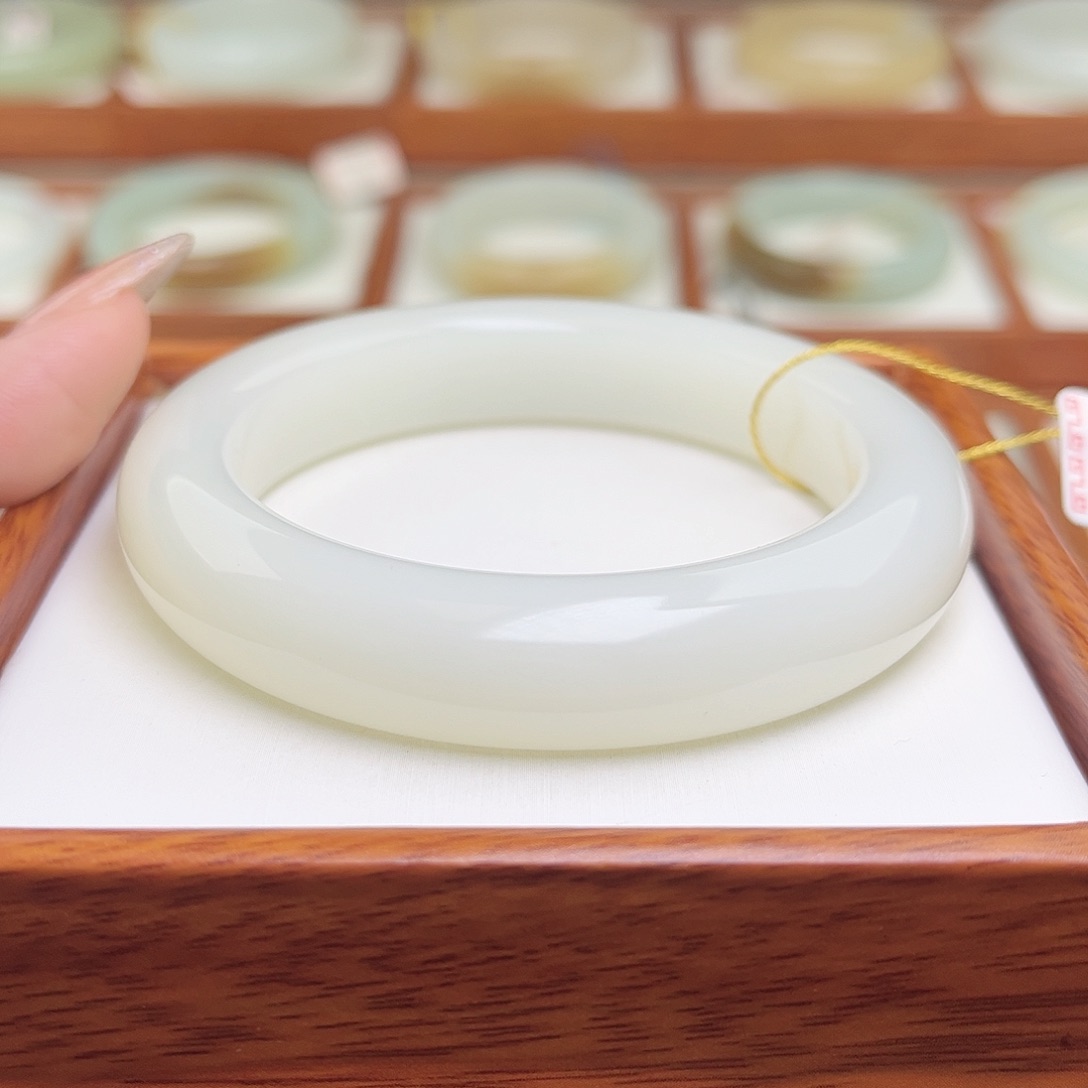 和田玉手镯未镶嵌58.2