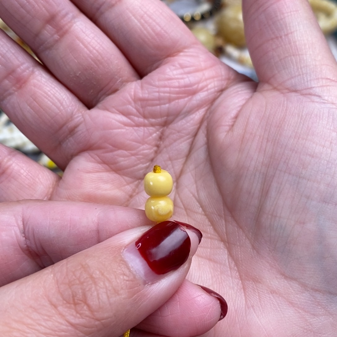 琥珀裸石未镶嵌小年份老型对珠6.6