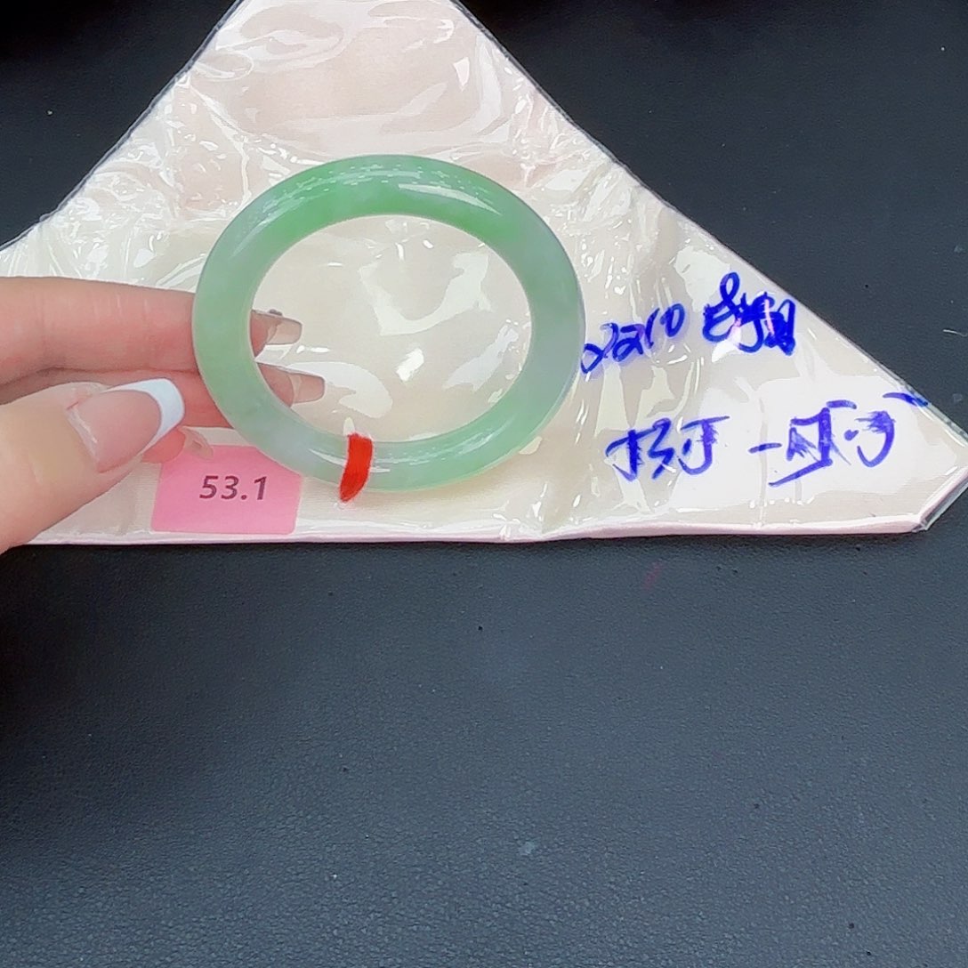 翡翠手镯未镶嵌手镯