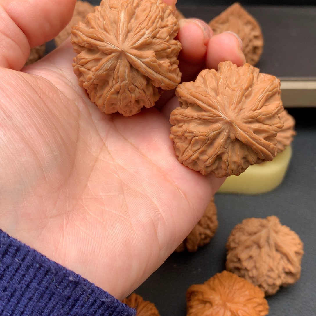 文玩核桃吊坠平谷九龙