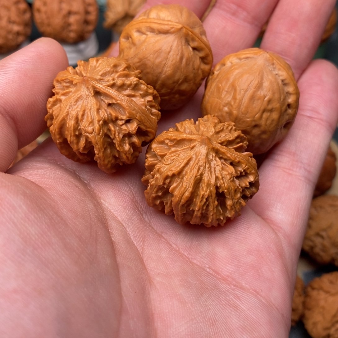 文玩核桃把件独****辉暴龙佛肚