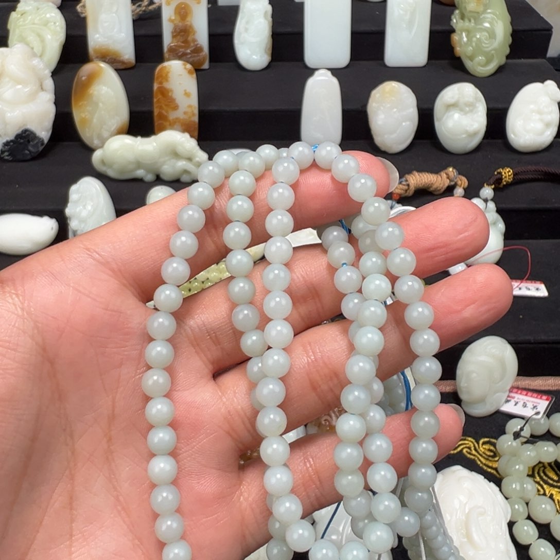 和田玉颈饰未镶嵌人****区