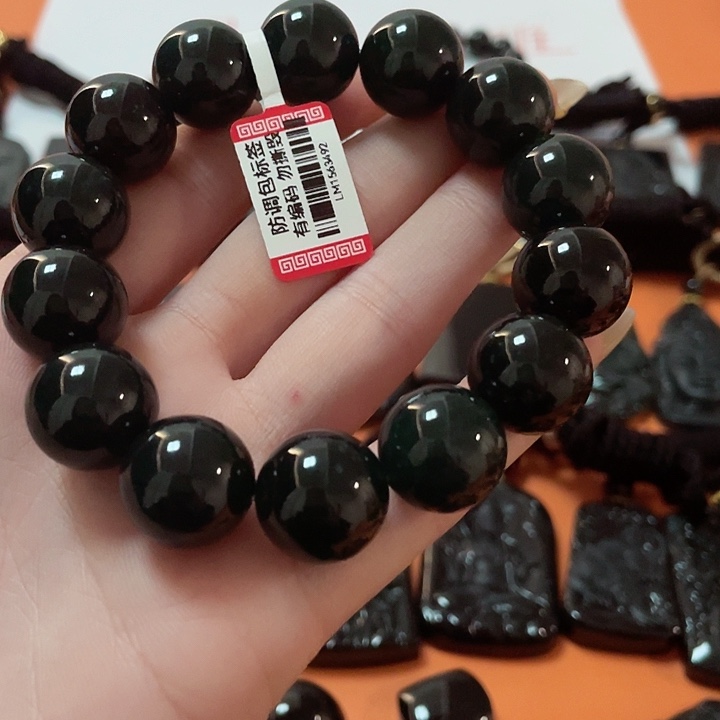 翡翠颈饰未镶嵌胡*海