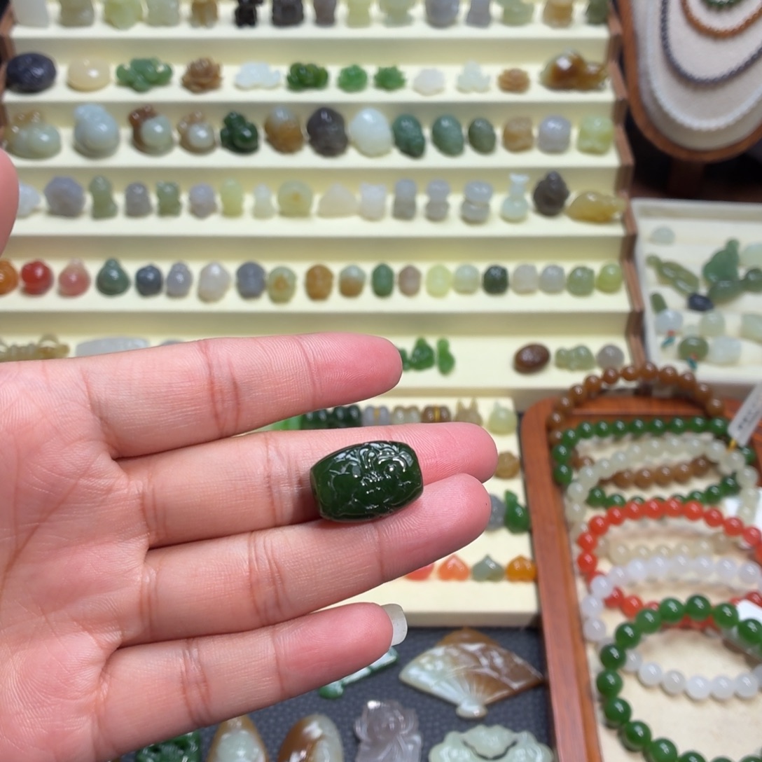 宣***n和田玉未镶嵌颈饰