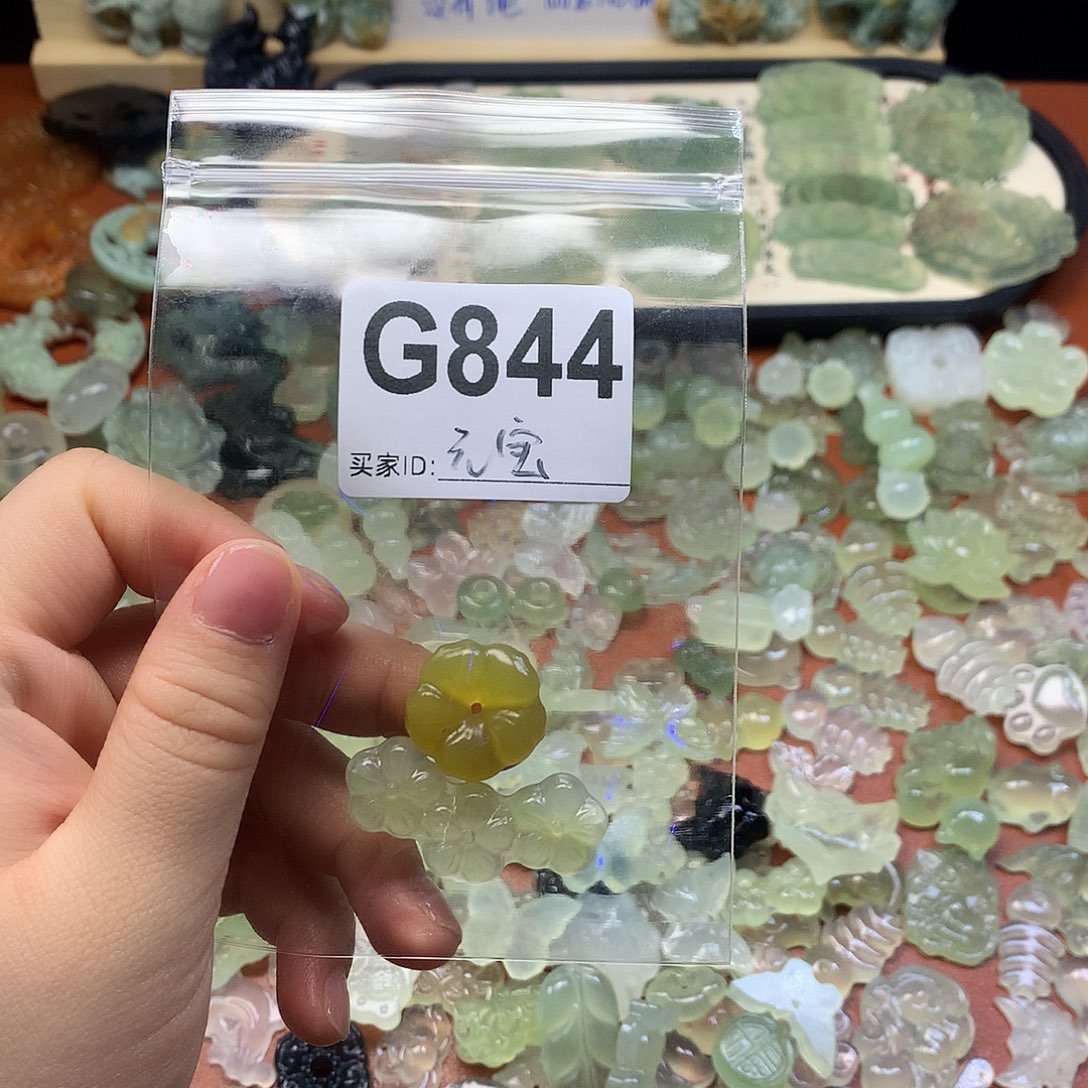 元****蛇纹石玉未镶嵌颈饰