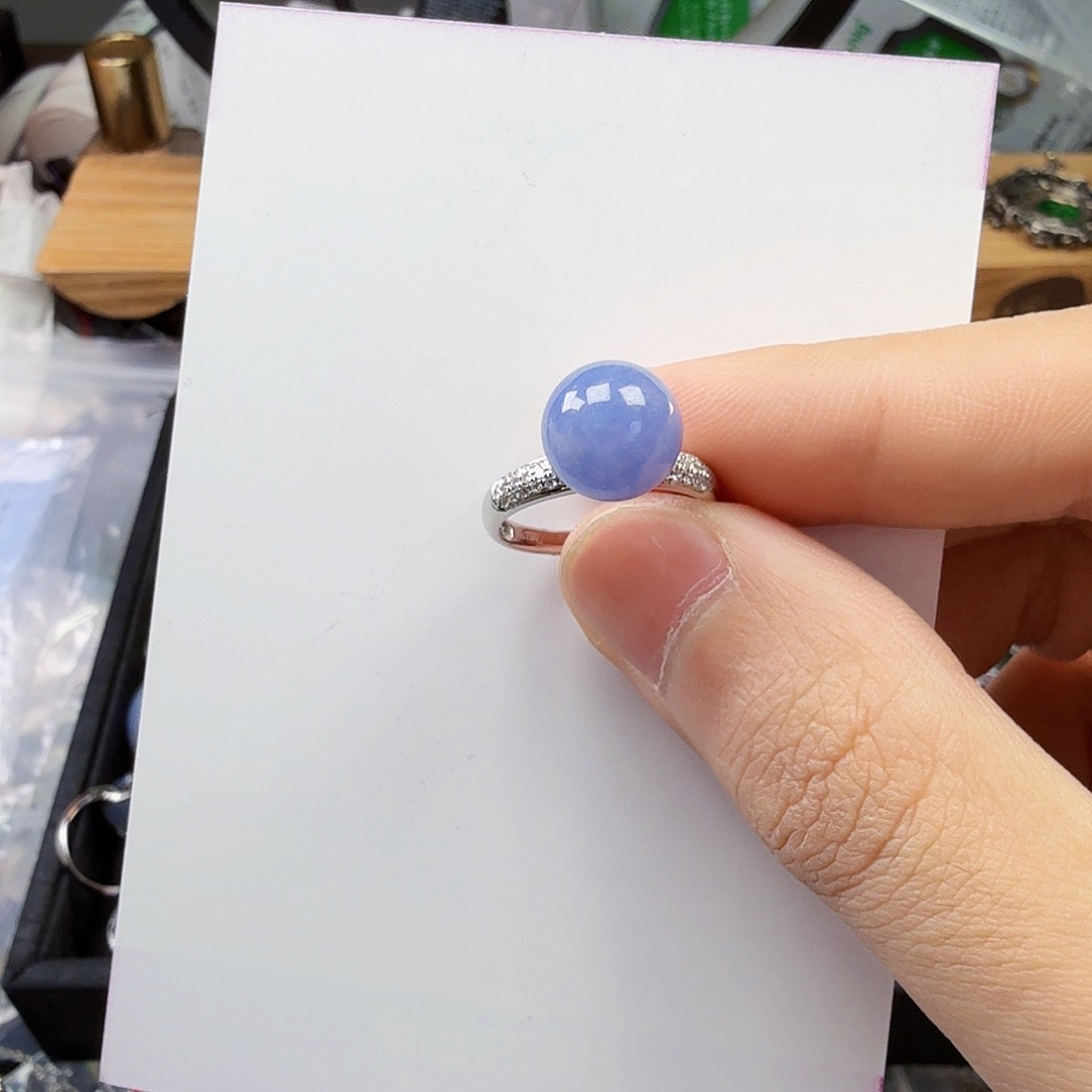 翡翠颈饰18K金镶嵌莉****）一件