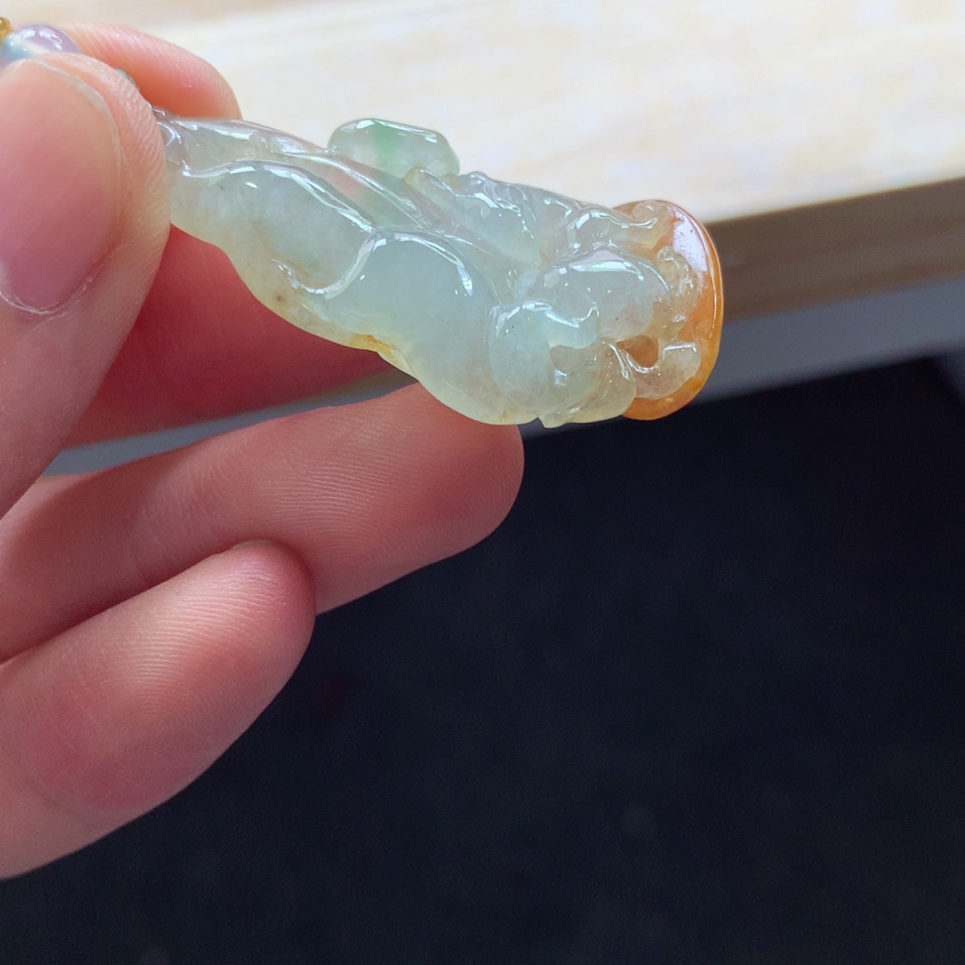 翡翠颈饰未镶嵌吊坠