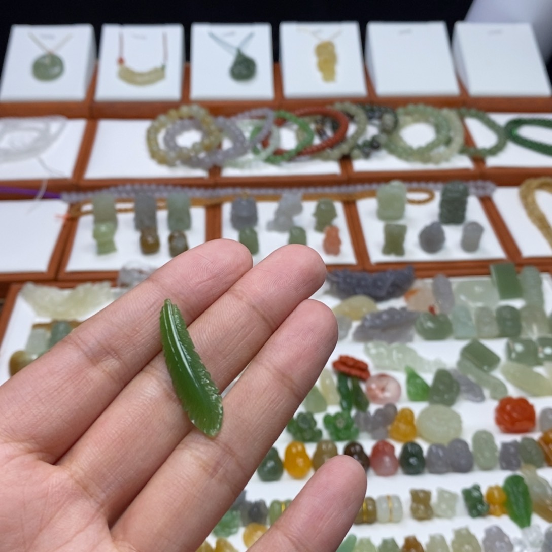 和田玉颈饰未镶嵌唯**蚀订制不退不换