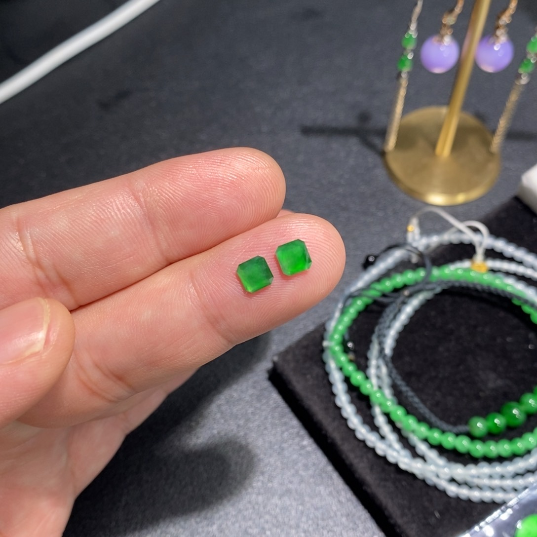 翡翠裸石鑫*冰阳绿切割面1对