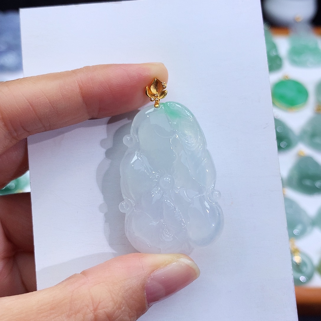 翡翠18K金镶嵌颈饰翡翠吊坠