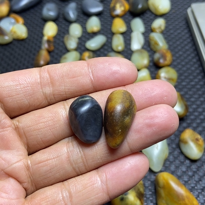 终***点和田玉（糖玉）未镶嵌颈饰