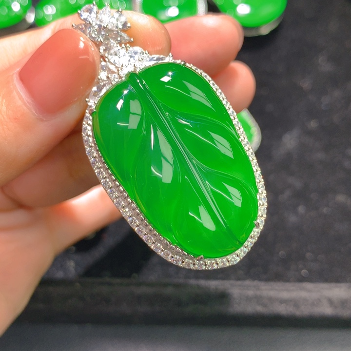 乐***柚翡翠银S925镶嵌颈饰一个