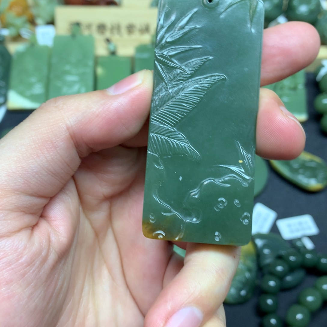 岫岩河磨玉（透闪石质玉）挂件未镶嵌