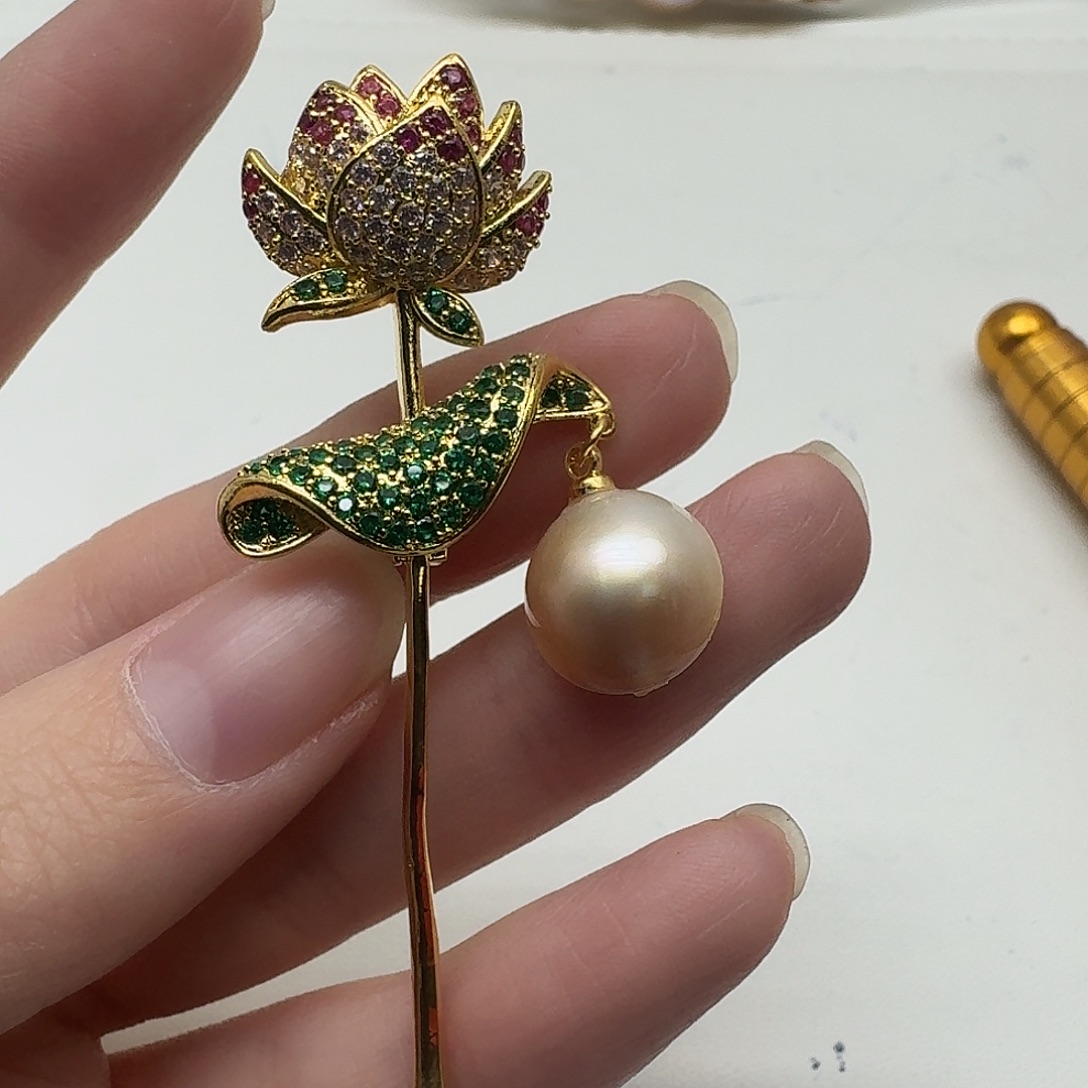 拼合珍珠（马贝珠）胸针未镶嵌