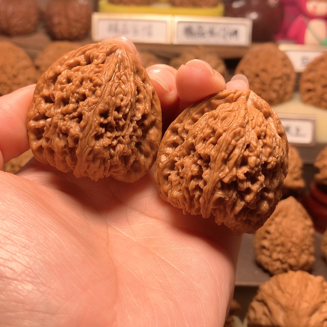 文玩核桃吊坠狗***草南疆41全品凹底拉丝