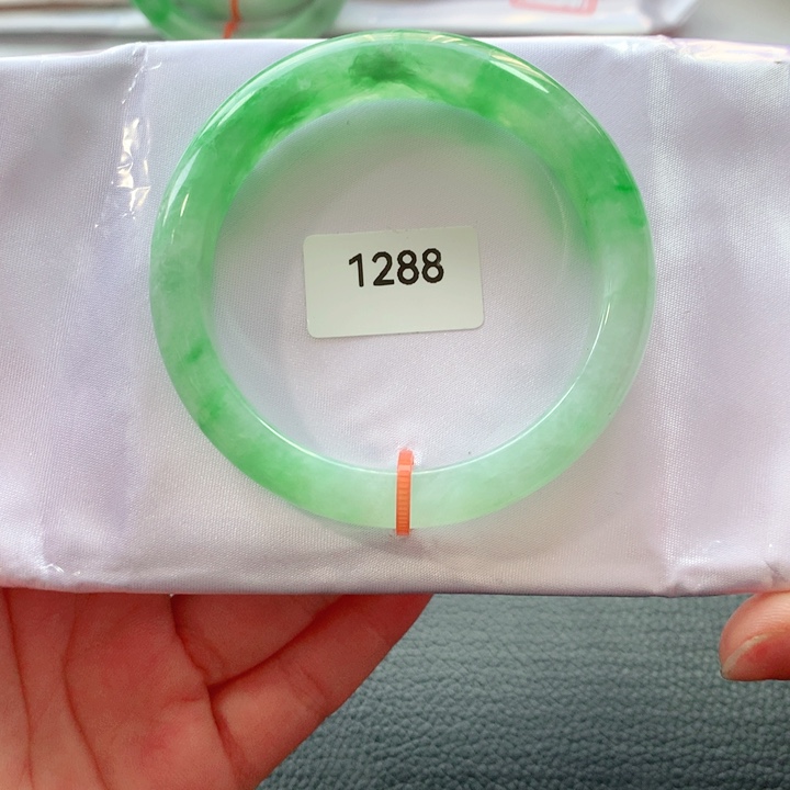 翡翠手镯未镶嵌小***计天然翡翠手镯