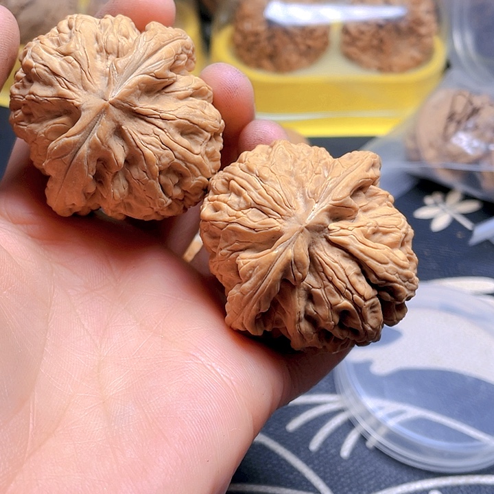 文玩核桃吊坠红锦鲤一对