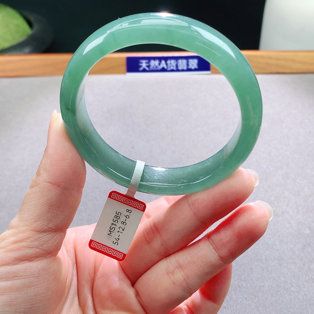 未镶嵌手镯翡翠天然翡翠手镯