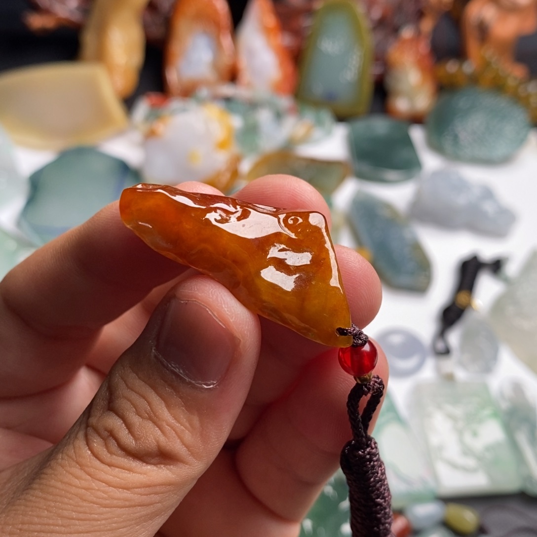 定制翡翠未镶嵌天然红翡随形