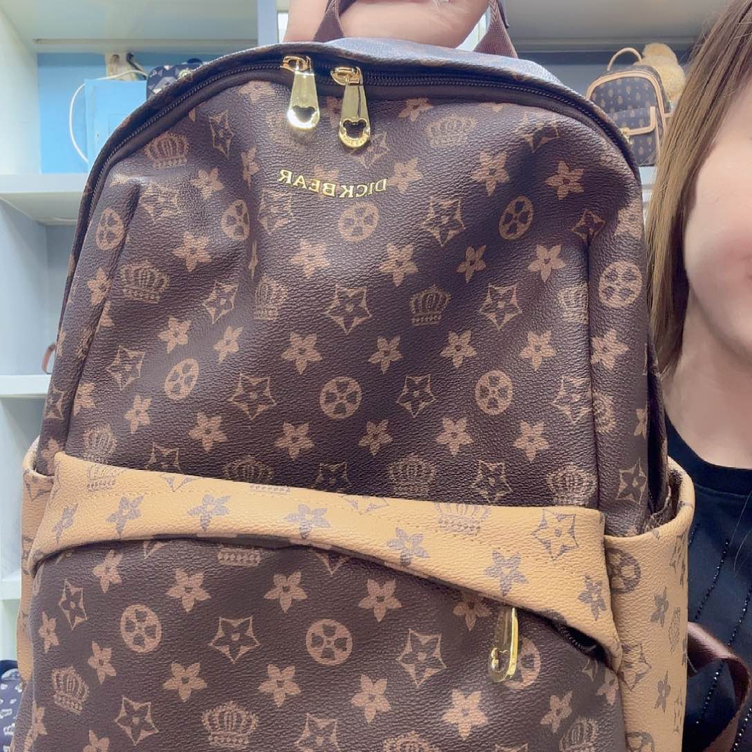 PVC9851梅花咖撞色双肩包42高