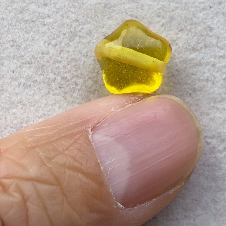 小***社蜜蜡未镶嵌裸石微瑕