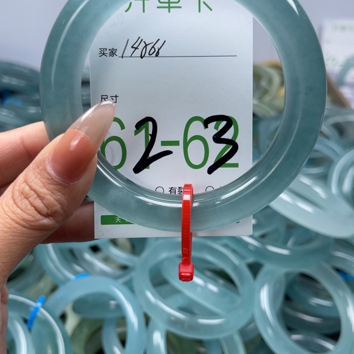 石英质玉（非洲翠）手镯未镶嵌