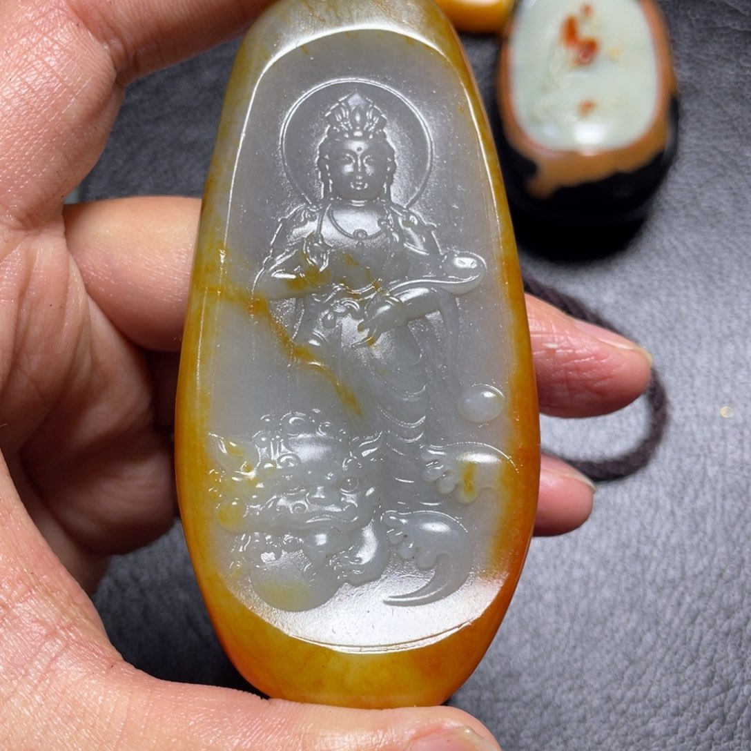 心***成和田玉未镶嵌颈饰