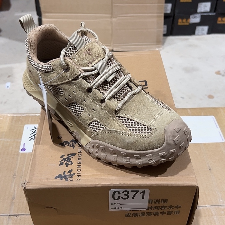 编码371号。41码防砸防刺劳保鞋。
