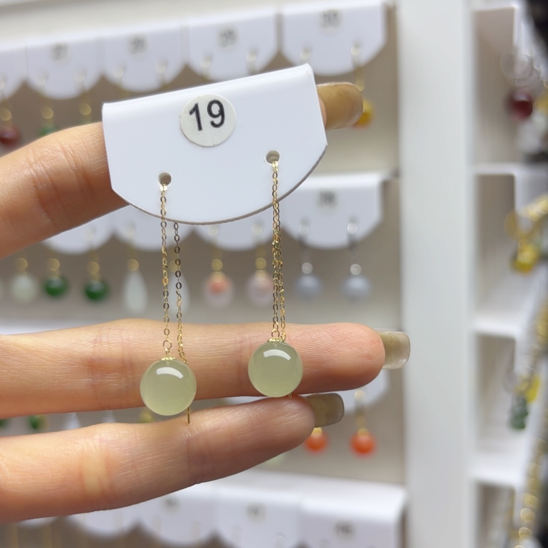 18K金镶嵌和田玉耳饰