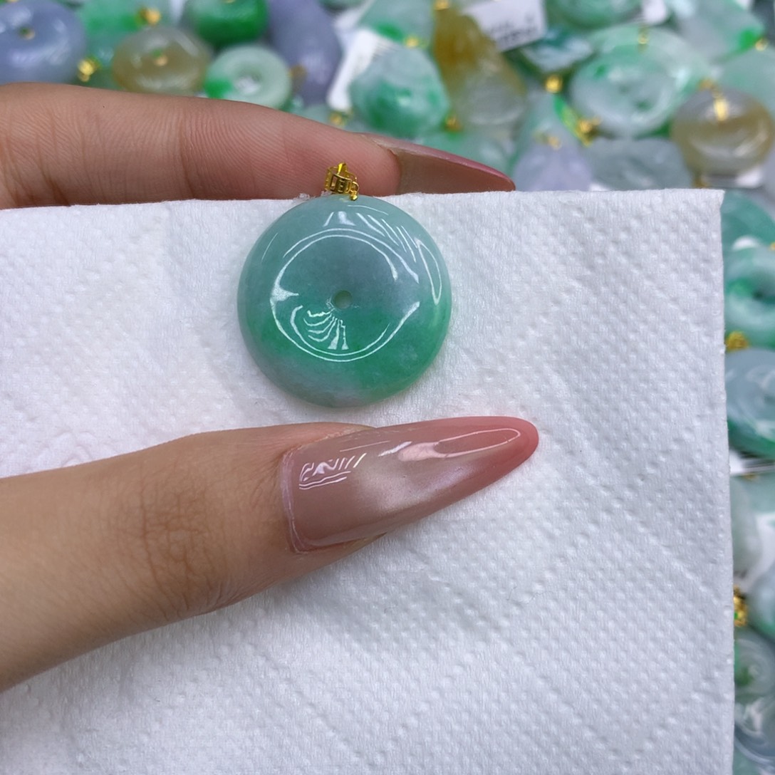 翡翠18K金镶嵌颈饰111111111111