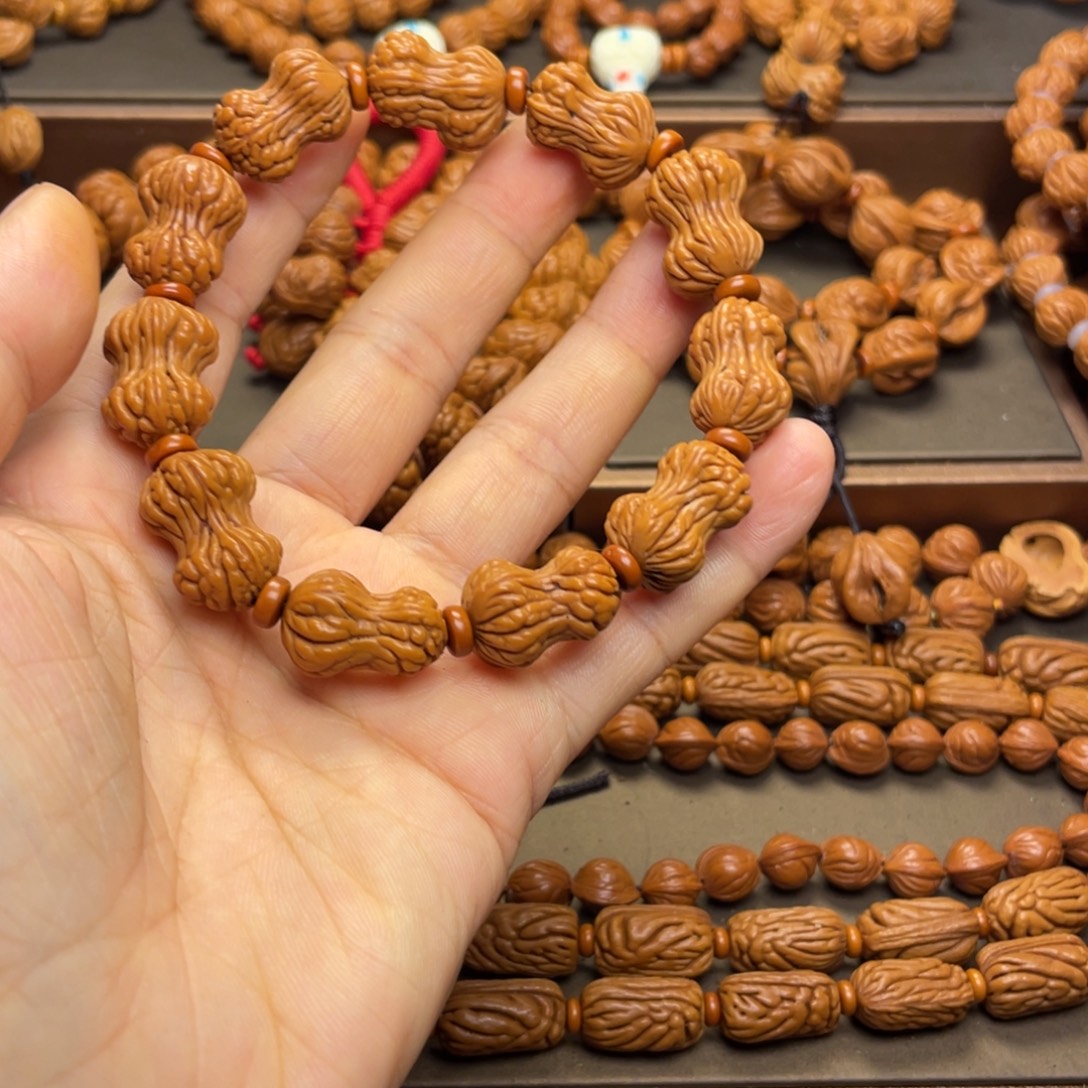 L***E桃核手串龙纹桃核27