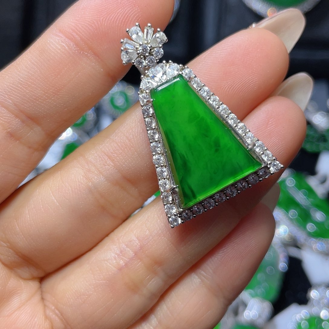 翡翠颈饰银S925镶嵌翡翠