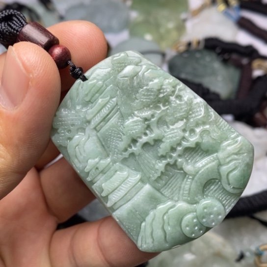 翡翠未镶嵌颈饰翡翠