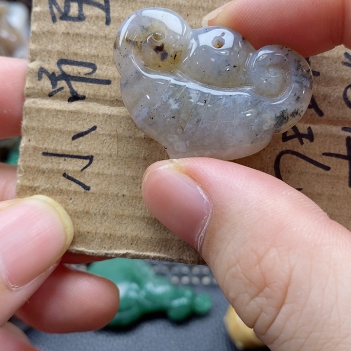 硅化珊瑚（珊瑚玉）颈饰未镶嵌