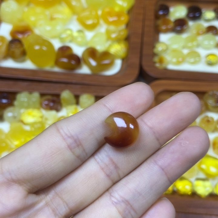 橄榄核吊坠小月亮95