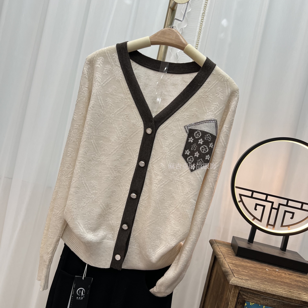 【A601-1法式钩花】法式重工轻奢钩花撞色时尚V领百搭针织开衫衣女