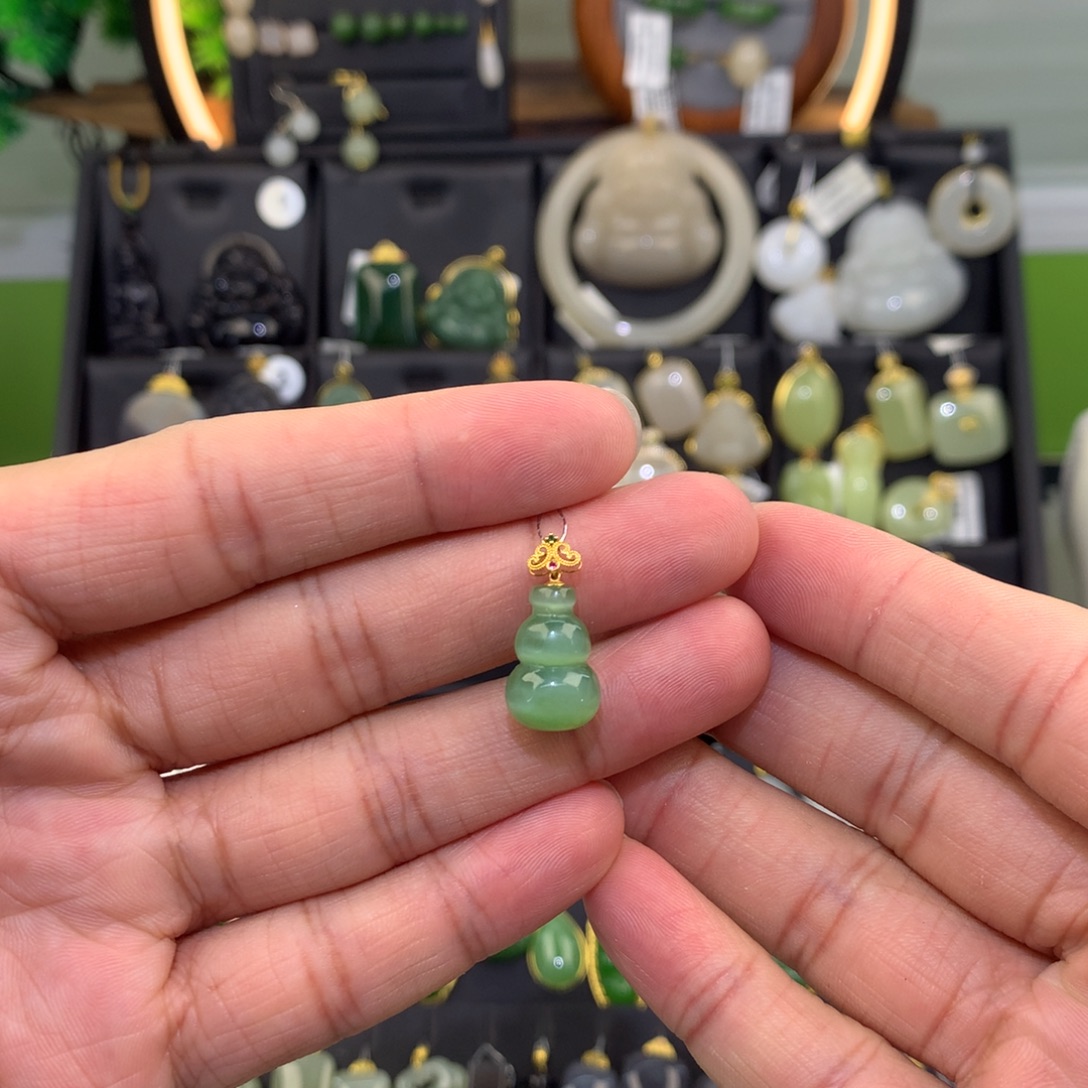 了****和田玉18K金镶嵌吊坠(赠链)