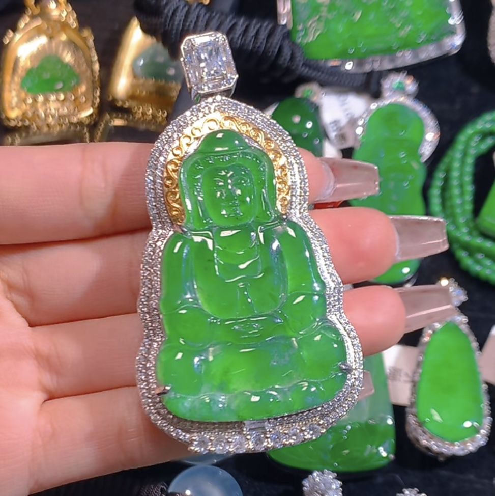 天然翡翠A货吊坠