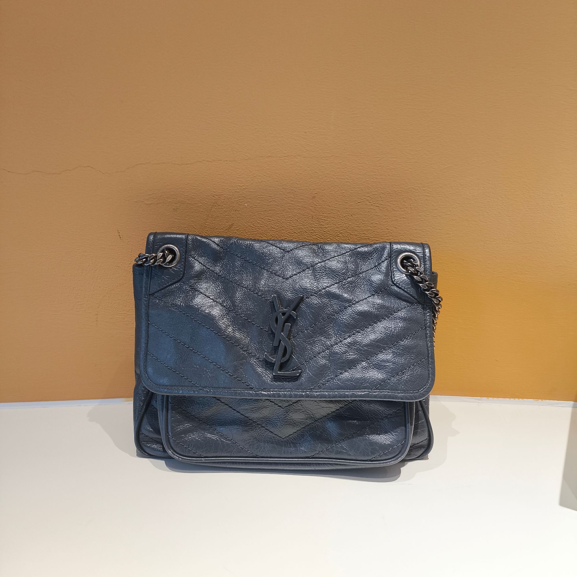 95新 YSL/圣罗兰 YSL深灰色Niki中号斜挎包