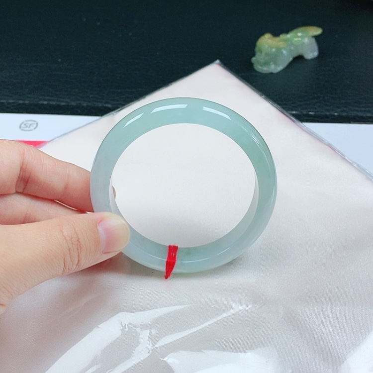 【闪购商品】翡翠手镯未镶嵌淡天然翡翠