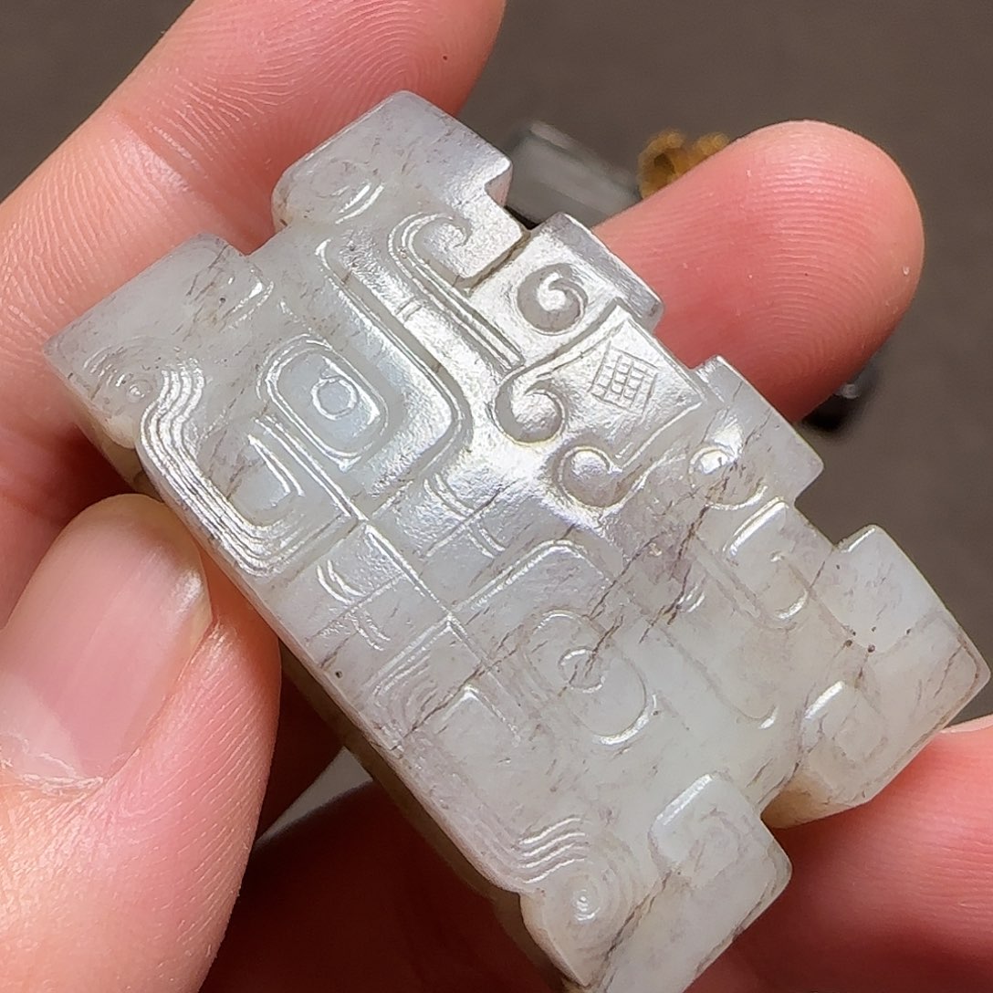 K***K和田玉未镶嵌颈饰